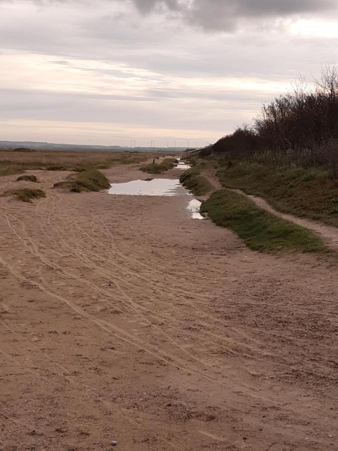Les Obiones, Vue Laterale Mer, Fort Mahon Plage, Magnifique Studio Cabine 4P, Avec Balcon , Parking Prive Gratuit, Wifi, Classe 2 Etoiles, Exposition Plein Sud En Baie De Somme מראה חיצוני תמונה