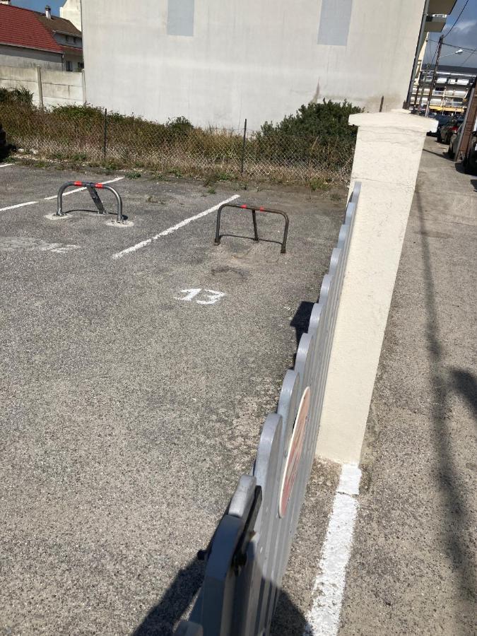 Les Obiones, Vue Laterale Mer, Fort Mahon Plage, Magnifique Studio Cabine 4P, Avec Balcon , Parking Prive Gratuit, Wifi, Classe 2 Etoiles, Exposition Plein Sud En Baie De Somme מראה חיצוני תמונה